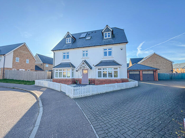 6 Bedroom Detached House For Sale In Nursery Drive, Hawkwell, SS5