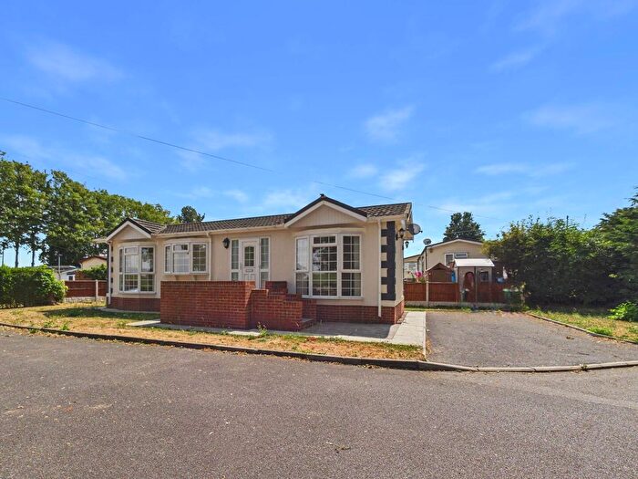 2 Bedroom Park Home For Sale In West Park Homes, Darrington, Pontefract, WF8