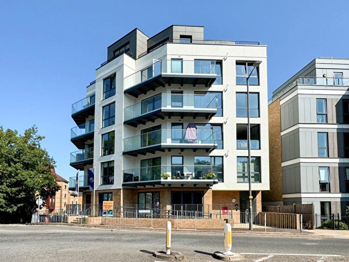 2 Bedroom Flat To Rent In Hale Road, Hertford, SG13