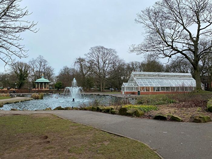 2 Bedroom Apartment To Rent In Pearson Park, Hull, HU5