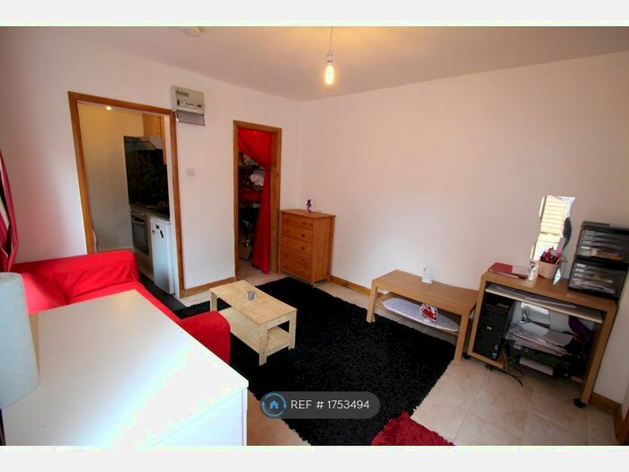 Studio To Rent In Mountfield Road, London, N3