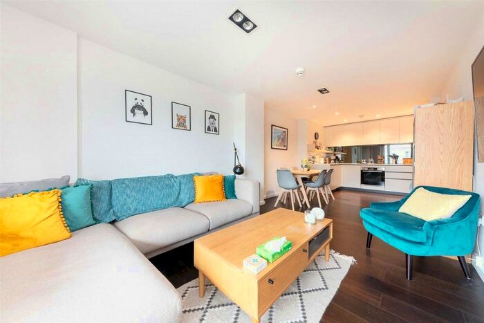 2 Bedroom Flat To Rent In Wharf Road, Islington, London, N1