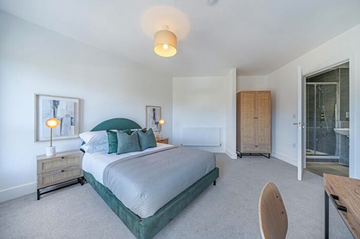 2 Bedroom Flat To Rent In Medway Street Chatham, ME4