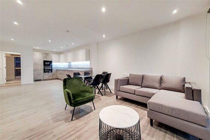 3 Bedroom Flat To Rent In Fresh Wharf Road, Barking, Essex, IG11