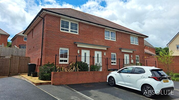 2 Bedroom End Of Terrace House For Sale In Juniper Close, Paignton, TQ4
