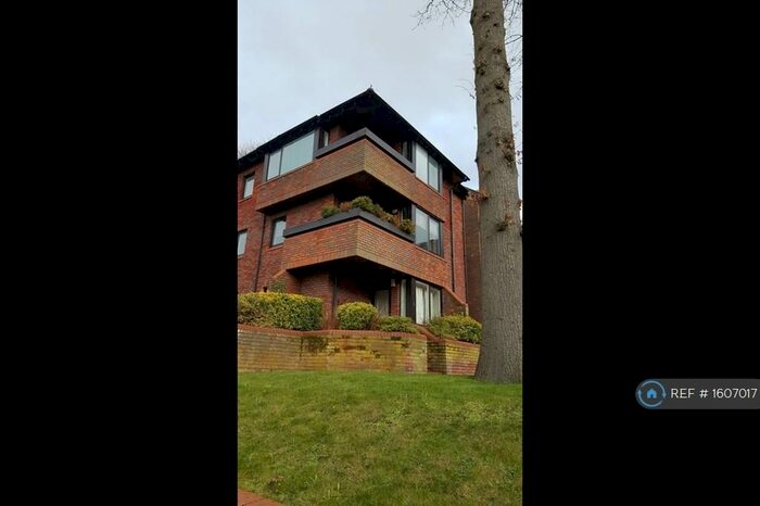 2 Bedroom Flat To Rent In Romeland Hill, St. Albans, AL3