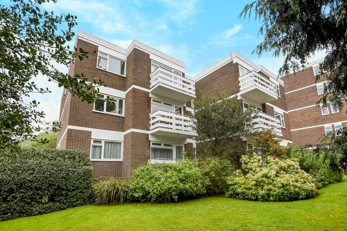 2 Bedroom Flat To Rent In Mountcombe Close, Surbiton, KT6