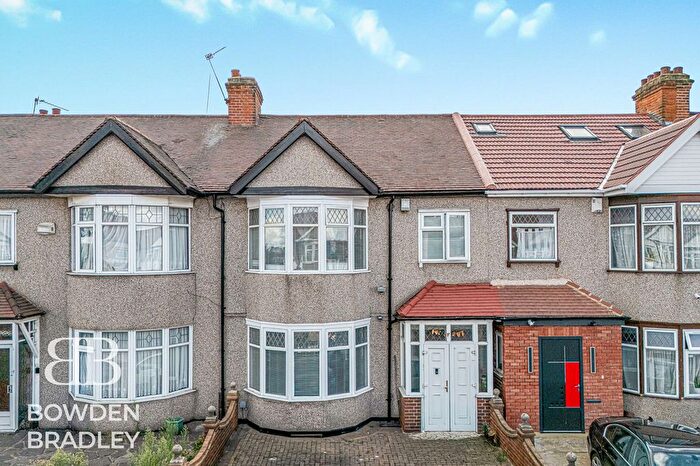 3 Bedroom Terraced House For Sale In Eastern Avenue, Ilford, IG4