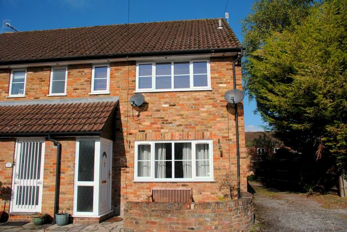 2 Bedroom Flat To Rent In Old Forge Road, Loudwater, High Wycombe, Buckinghamshire HP10