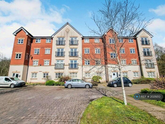 2 Bedroom Flat To Rent In Astley Brook Close, Bolton, BL1