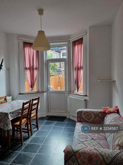 2 Bedroom Flat To Rent In Ripon Road, London, N17