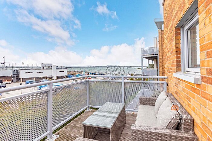 2 Bedroom Flat For Sale In Norton Way, Poole, BH15