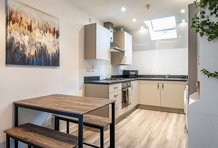 2 Bedroom Flat For Sale In Dowsell Way, Yate, Bristol, Gloucestershire, BS37