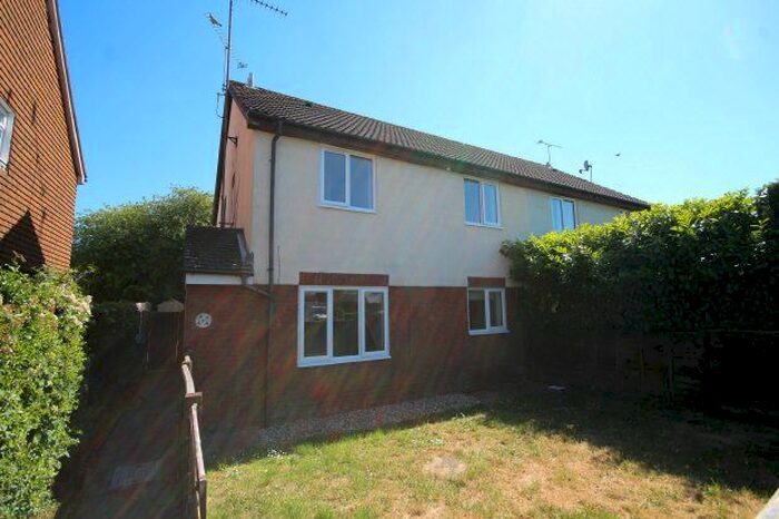 2 Bedroom Property To Rent In Earlswood Close, Horsham, RH13
