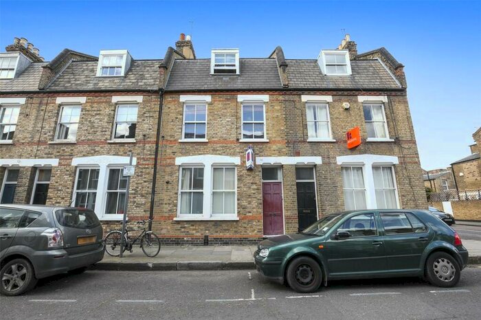 2 Bedroom Flat To Rent In Senrab Street, Stepney, London, E1