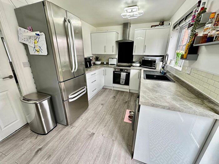 3 Bedroom End Of Terrace House For Sale In Harris Road, Armthorpe, Doncaster, DN3