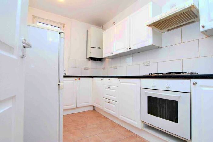 2 Bedroom Flat To Rent In St Johns Road, Tottenham, London, N15