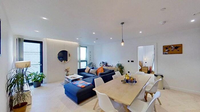 2 Bedroom Flat To Rent In Dock Street, Tower Hill, London, E1