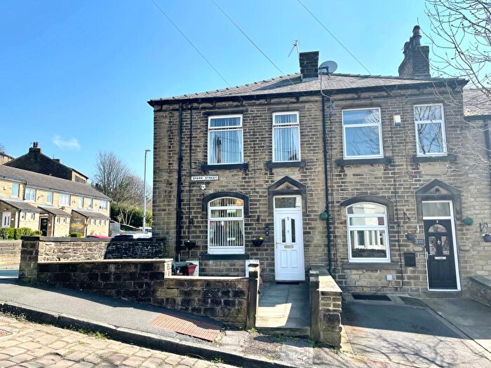 3 Bedroom End Of Terrace House For Sale In Spark Street, Huddersfield, HD3