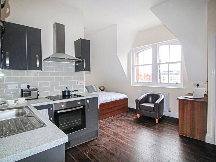 Apartment To Rent In Apt, Fairbairn Residence #, LS2