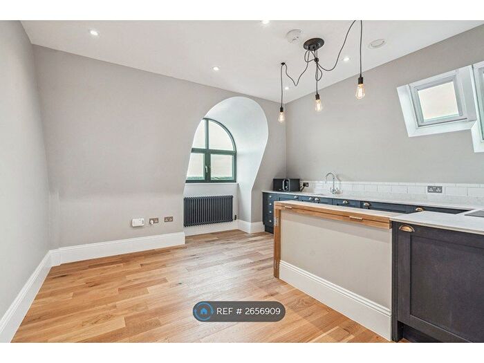 1 Bedroom Flat To Rent In Gidar House, Uxbridge, UB10