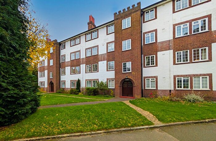 2 Bedroom Flat To Rent In Kew Road, Kew, Richmond, TW9