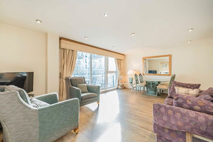 2 Bedroom Flat To Rent In Smugglers Way, London, SW18