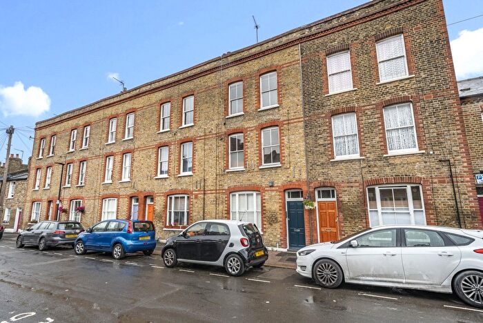 2 Bedroom Maisonette For Sale In Gibson Street, London, SE10