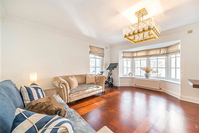 2 Bedroom Flat For Sale In Grosvenor Road, Westminster, SW1V