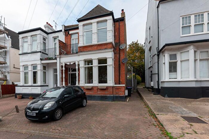 2 Bedroom Flat To Rent In Palmerston Road, Westcliff-on-Sea, SS0