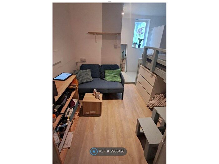 Studio To Rent In Bulwer Street, London, W12