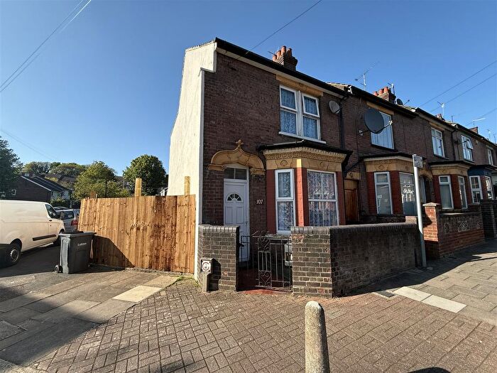 3 Bedroom End Of Terrace House To Rent In Ridgway Road, Luton, LU2