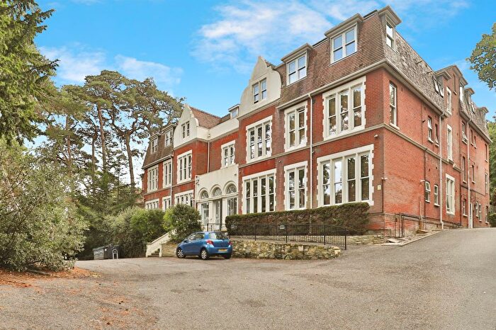 2 Bedroom Flat For Sale In Knyveton Road, Bournemouth, BH1