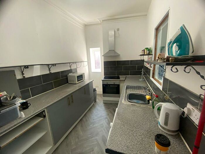 5 Bedroom Flat To Rent In Wilmslow Road, Manchester, M14