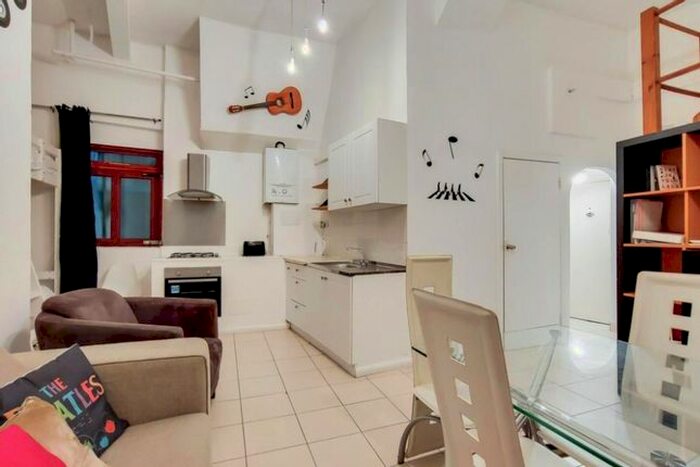 Studio To Rent In Hatton Wall, Clerkenwell, London, EC1N