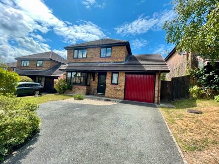 3 Bedroom House To Rent In Chapelfield, Deganwy, LL31