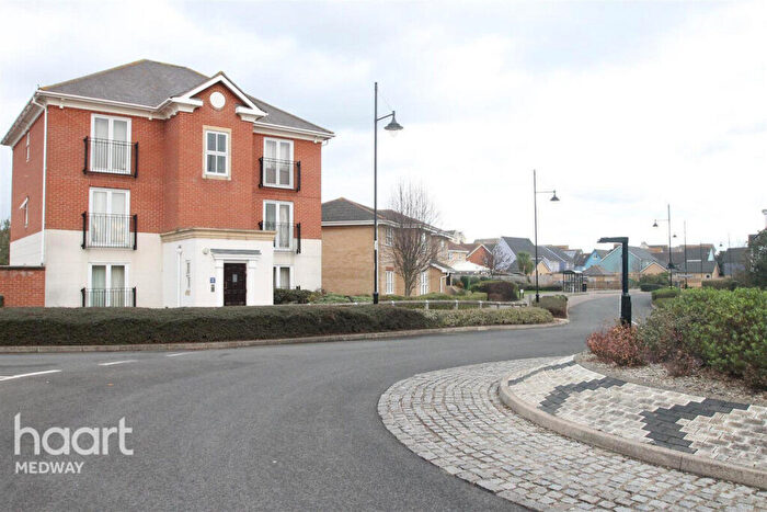 3 Bedroom Apartment To Rent In Island Way East, Chatham, ME4