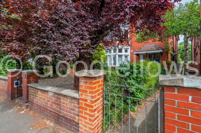 3 Bedroom Maisonette To Rent In Park Hill, Carshalton, SM5