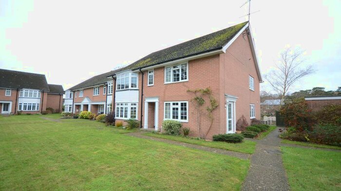 2 Bedroom Flat To Rent In Heathfield Court, Fleet, GU51