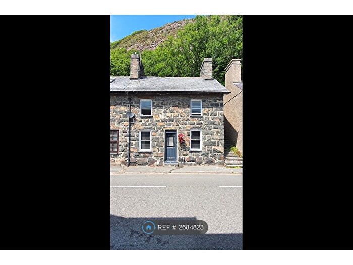 3 Bedroom Semi Detached House To Rent In High Street, Tremadog, LL49