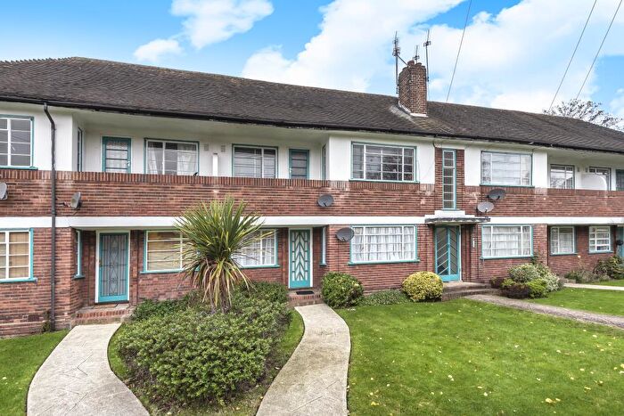 2 Bedroom Flat To Rent In Ossulton Way, Hampstead Garden Suburb, N2