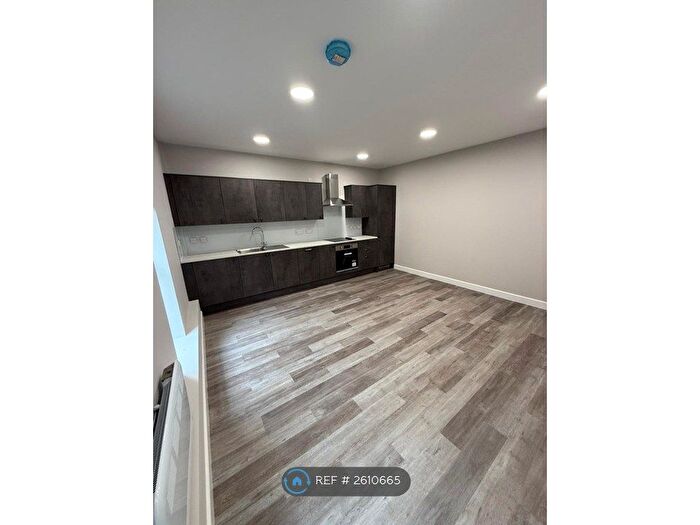 1 Bedroom Flat To Rent In Riverside House, Aylesbury, HP19