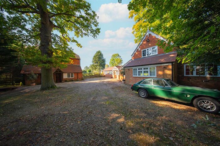 5 Bedroom Detached House For Sale In Farnham Lane, Farnham Royal, Slough, SL2