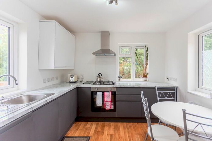 2 Bedroom Flat To Rent In Bramley Road, Ealing, London, W5