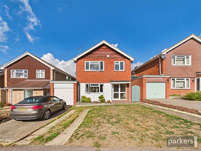 3 Bedroom Detached House To Rent In Winchcombe Road, Twyford, Berkshire, RG10