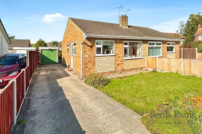 2 Bedroom Bungalow For Sale In Springfield Close, Barlby, Selby, North Yorkshire, YO8