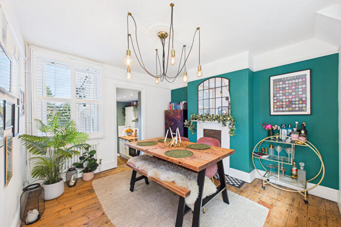 2 Bedroom Cottage For Sale In Crescent Road, Hemel Hempstead, HP2