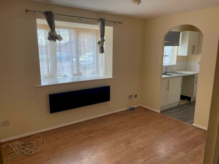 Flat To Rent In Magpie Close, Enfield, EN1