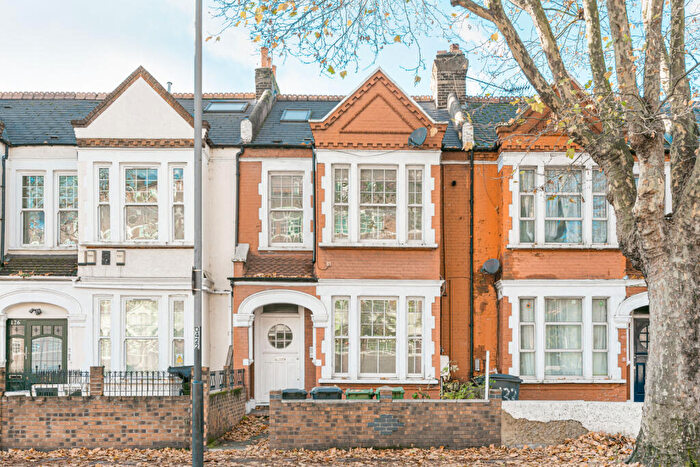2 Bedroom Flat To Rent In Cavendish Road, Clapham, SW12