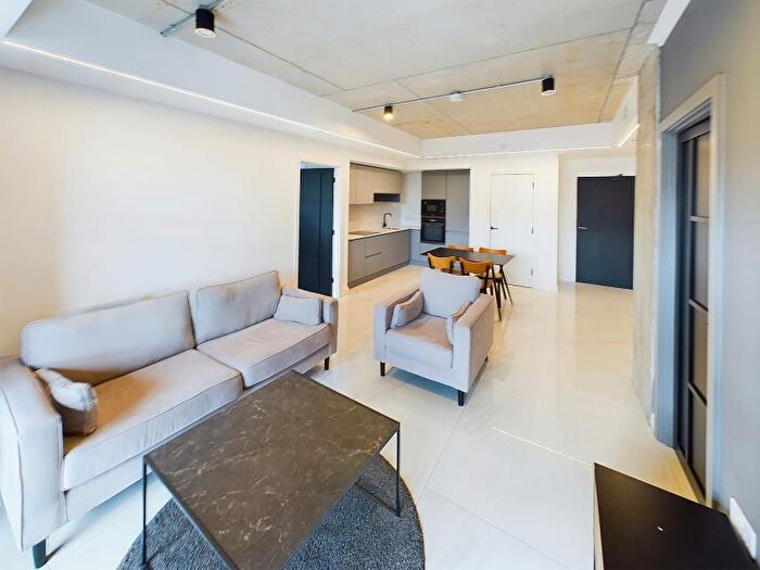2 Bedroom Apartment To Rent In Apt . :: One Silk Street, M4